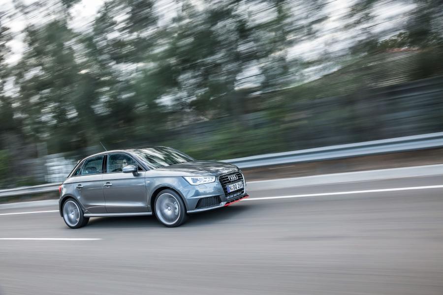  Audi A1 Sportback TFSI S-Line 2015 года  (AU) (фото 14 из 26)